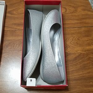 Size 9 silver sparkle flats